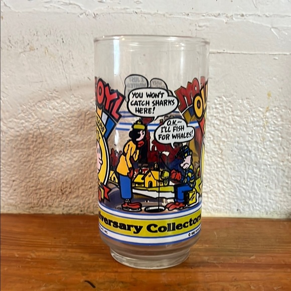 Collector's Series Glass - 1982 Edition - Picture 5 of 7